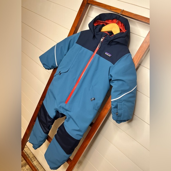 Snow Pile Patagonia One-Piece Snowsuit, 3T, Red and Blue - Picture 6 of 13